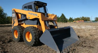 Mustang 2076 Skid-Steer