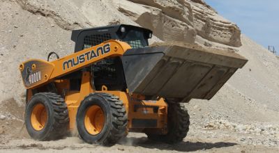 Mustang 4000V Skid-Steer